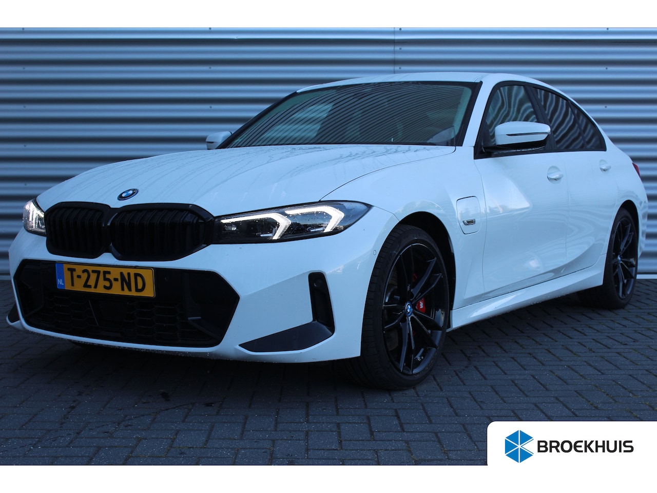 BMW 3-serie - 3-Serie 320e 204PK HIGH EXECUTIVE M-SPORT AUTOMAAT / NAVI / LEDER / CLIMA / PDC / 19" LMV - AutoWereld.nl