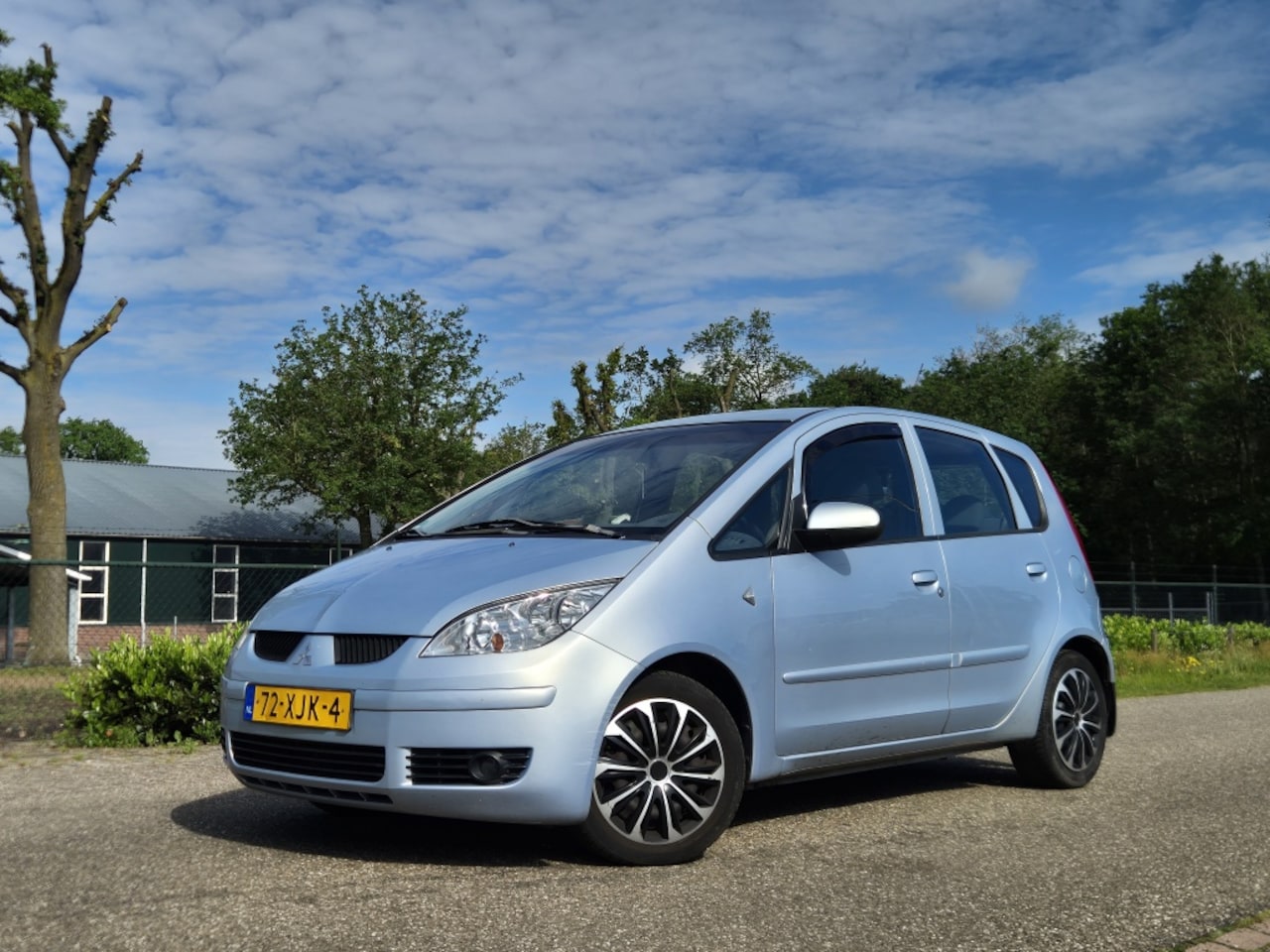 MITSUBISHI COLT