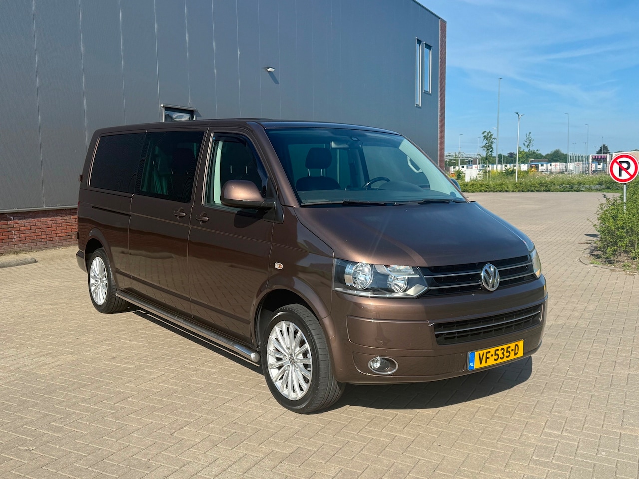 Volkswagen Transporter - 2.0 TDI L2H1 DC 166.000 NAP AUTOMAAT LEER DUBBELE CABINE BRUINE 2013 - AutoWereld.nl