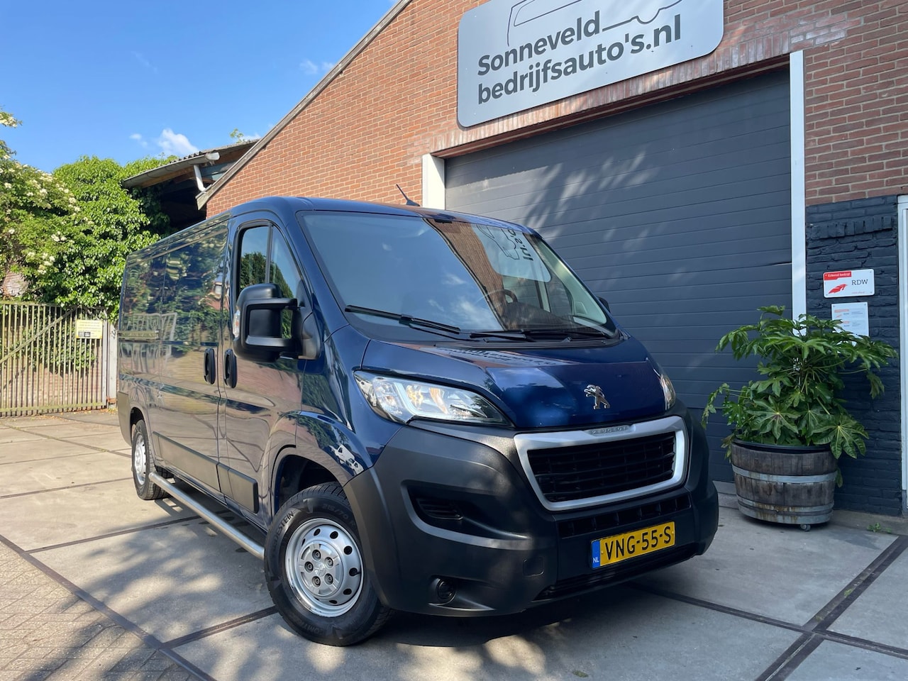 Peugeot Boxer - 330 2.2 BlueHDi 120 L2H1 Premium 330 2.2 BlueHDi 120 L2H1 Premium - AutoWereld.nl