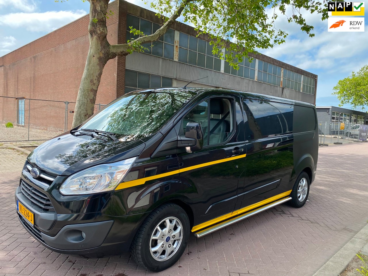 Ford Transit Custom - 290 2.2 TDCI L2H1 Limited / Airco / Cruise Control / 6 Bak / 114KW=155PK / PDC / Navigatie - AutoWereld.nl