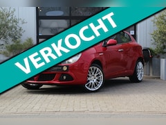 Alfa Romeo Giulietta - 1.4 Turbo Turismo -170 PK - TREKHAAK - PANORAMADAK - PDC - XENON - CRUISE CONTROL - YOUNGT