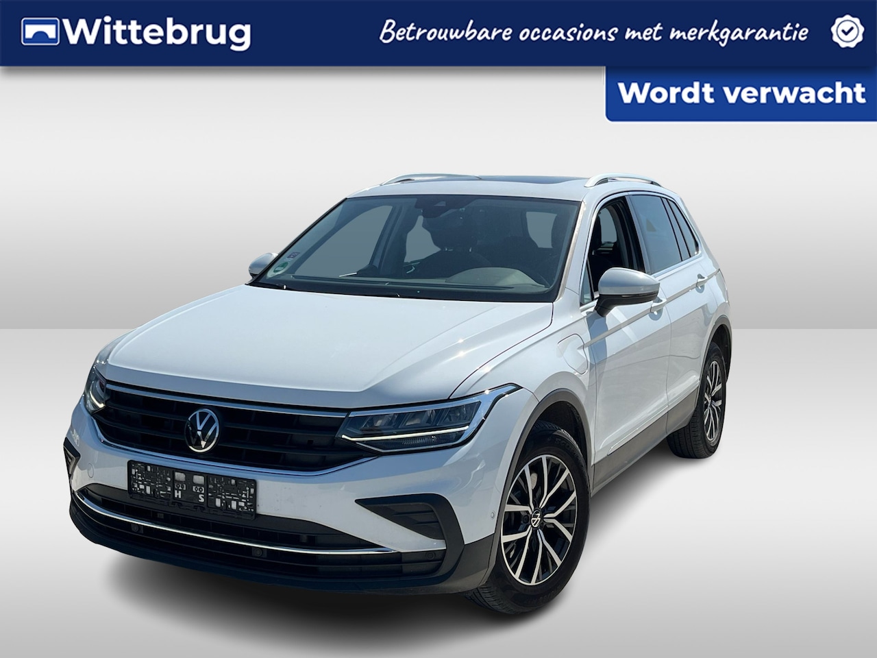 Volkswagen Tiguan - 1.4 TSI eHybrid 245pk LIFE DSG Automaat / Panorama schuifdak / Navigatie / LM 17 inch / Pa - AutoWereld.nl