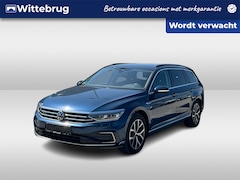 Volkswagen Passat Variant - 1.4 TSI PHEV 218pk GTE DSG Automaat / Navigatie / LM 17 inch / Standkachel / IQ LED Matrix