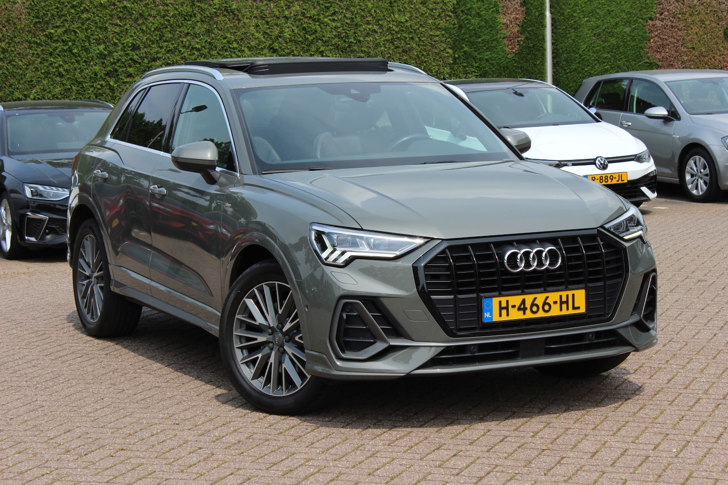Audi Q3 - 45 TFSI quattro S Line edition one / Panoramadak / Camera / Keyless / B&O / Matrix LED / 1 - AutoWereld.nl