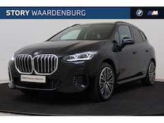 BMW 2-serie Active Tourer - 225e xDrive M Sport Automaat / Trekhaak / Panoramadak / Sportstoelen / Comfort Access / He