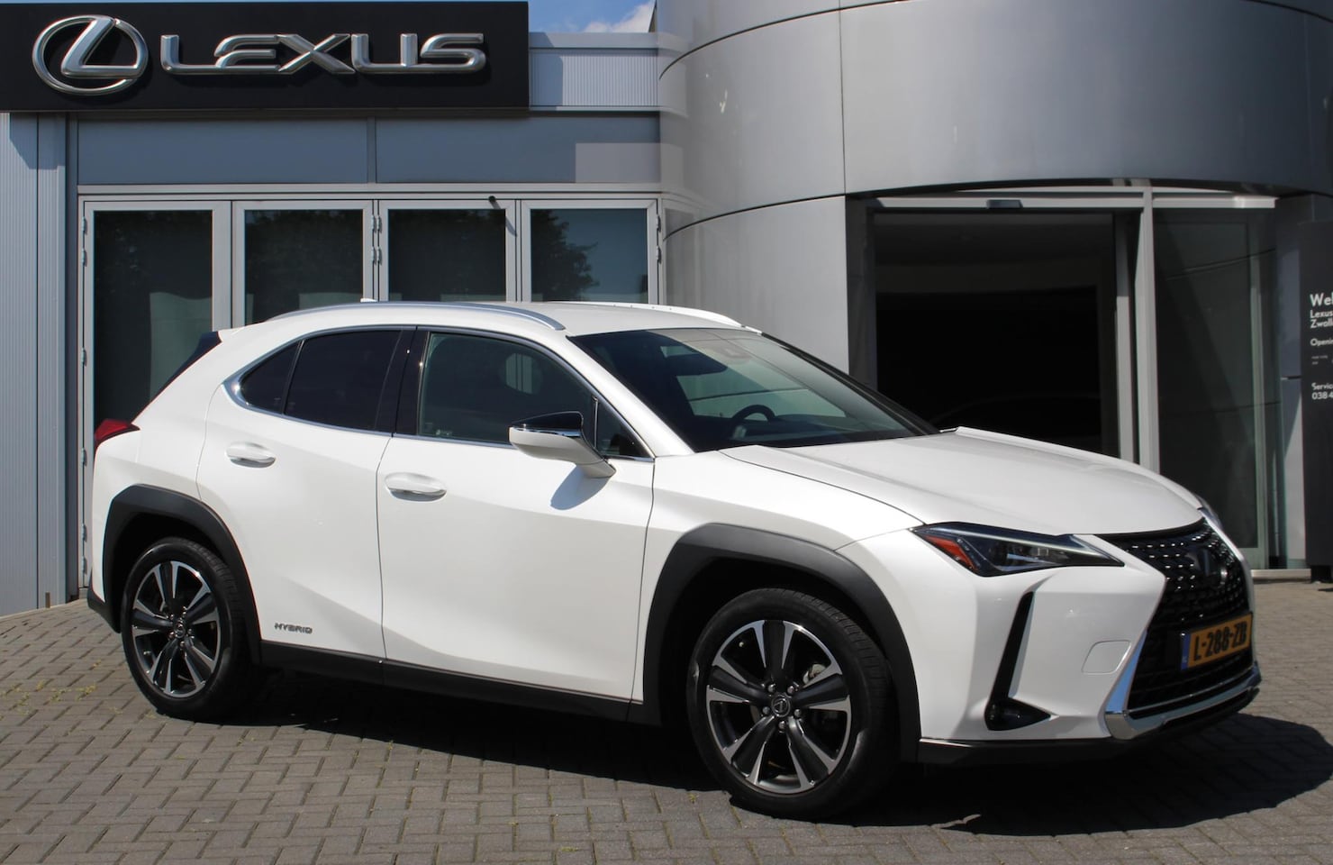 Lexus UX - 250h Business Line LEDER STOELVERW EL-KOFFERKLEP CARPLAY/ANDORID CAMERA NAVIGATIE - AutoWereld.nl