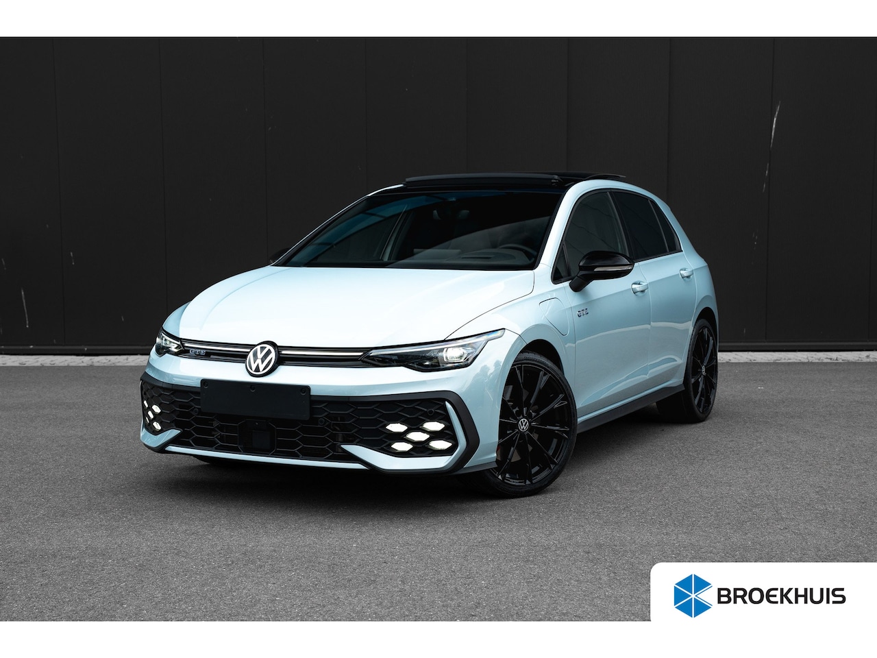 Volkswagen Golf - 1.5 eHybrid 272pk GTE | Panoramadak | Stoelverwarming & Ventilatie | 360 Camera | Head-Up - AutoWereld.nl