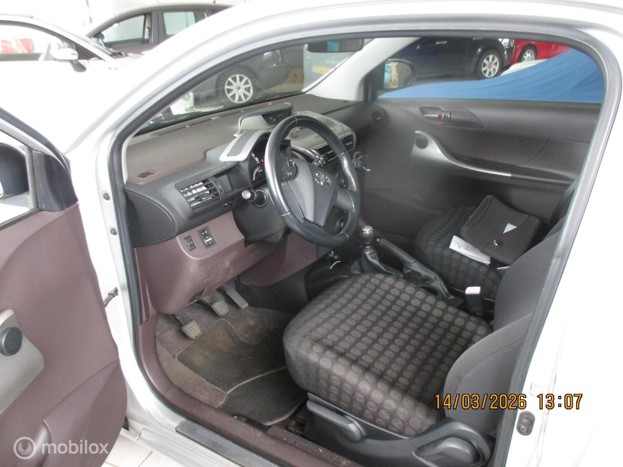 Toyota iQ - 1.0 VVTi Comfort 1.0 VVTi Comfort - AutoWereld.nl