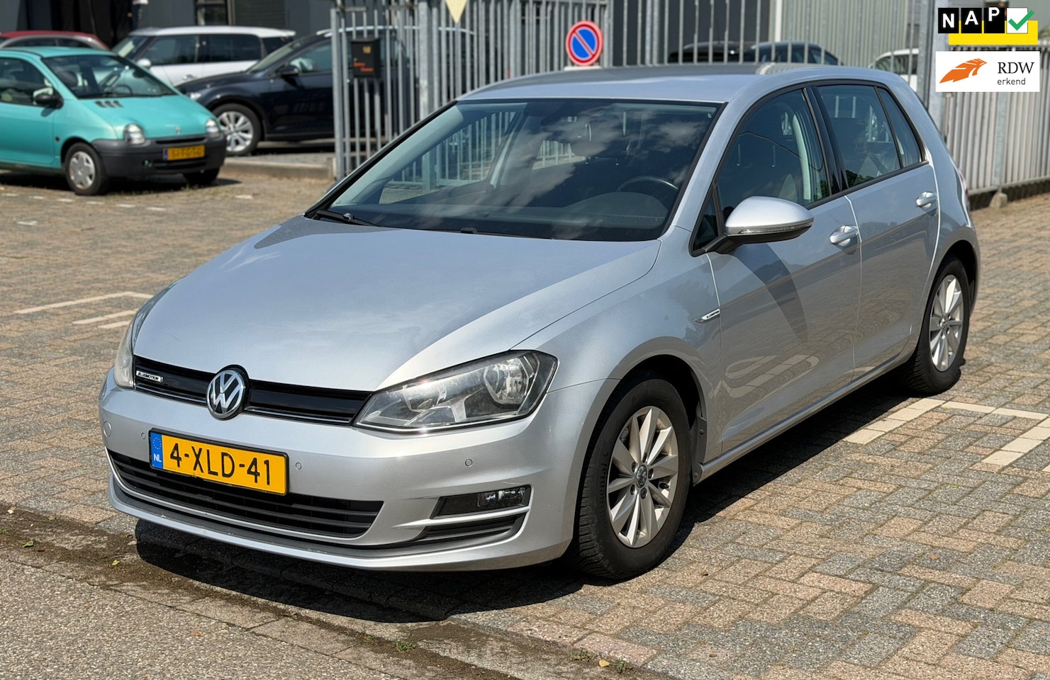 Volkswagen Golf - 1.6 TDI Comfortline BlueMotion 1e Eignr | Dealer onderhouden | Parkeersens. | Navi | Clima - AutoWereld.nl