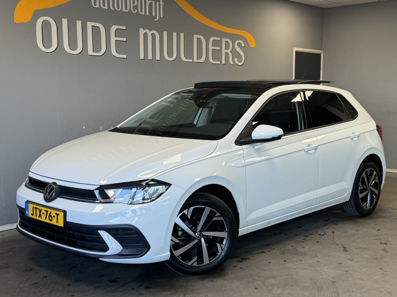 Volkswagen Polo - 1.0 MPI Polo Panoramadak/Stoelverwarming/Parkeersensoren - AutoWereld.nl