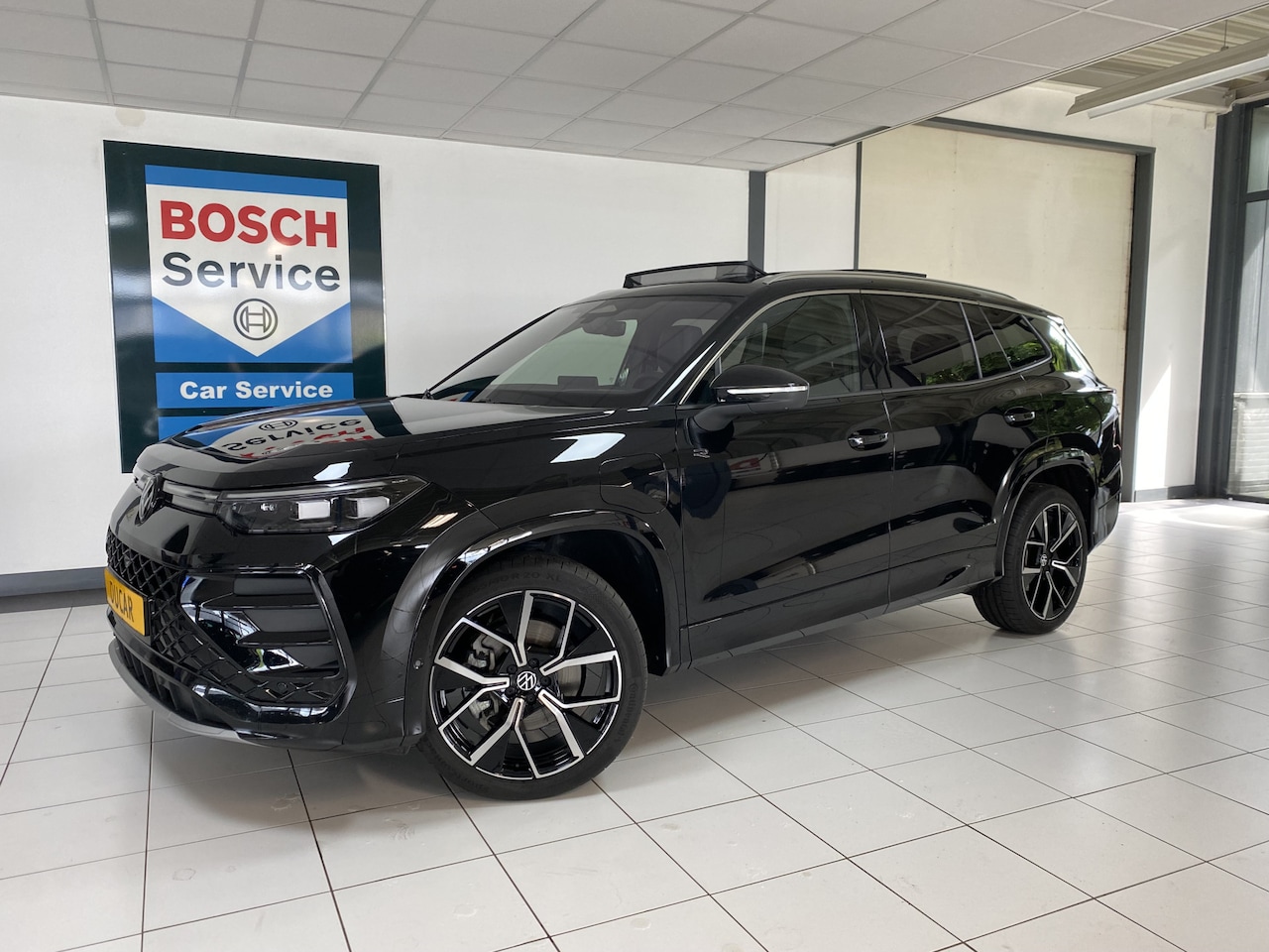 Volkswagen Tayron - 1.5 eHybrid R-Line Edition 272 PK Panoramadak / Trekhaak / matrix led / Carplay / Stoelver - AutoWereld.nl