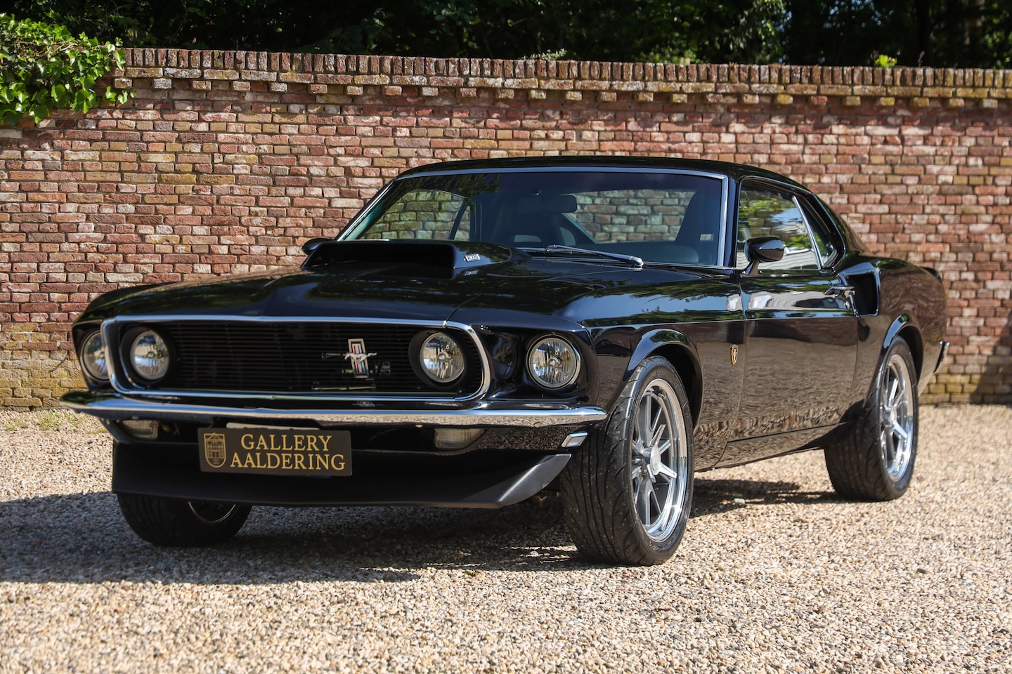 Ford Mustang Fastback - 302 "Bare metal restoration" Restored in a workshop packed with muscle cars - An enthusias - AutoWereld.nl