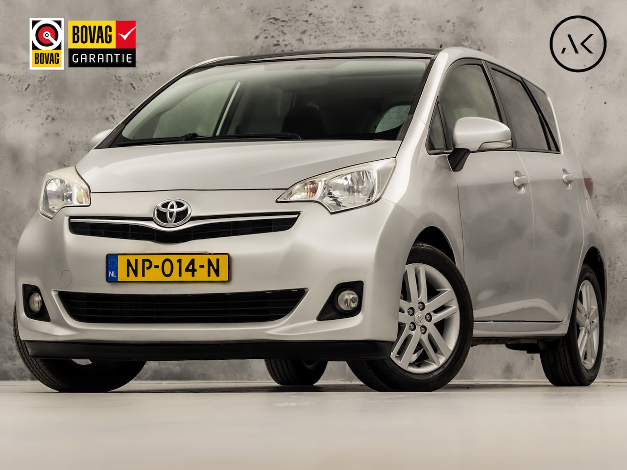 Toyota Verso S - 1.3 VVT-i Dynamic Automaat (PANORAMADAK, NAVIGATIE, CAMERA, SPORTSTOELEN, CRUISE, LM VELGE - AutoWereld.nl