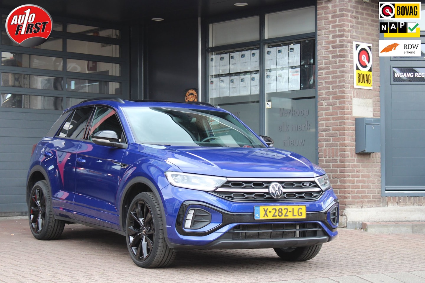 Volkswagen T-Roc - 1.5 TSI R-Line // Panoramadak // Camera // Stoelverwarming // Trekhaak - AutoWereld.nl