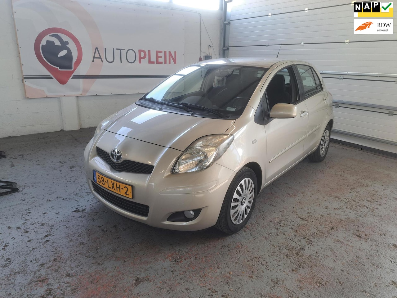 Toyota Yaris - 1.3 VVT-i Aspiration 1.3 VVTi Aspiration - AutoWereld.nl