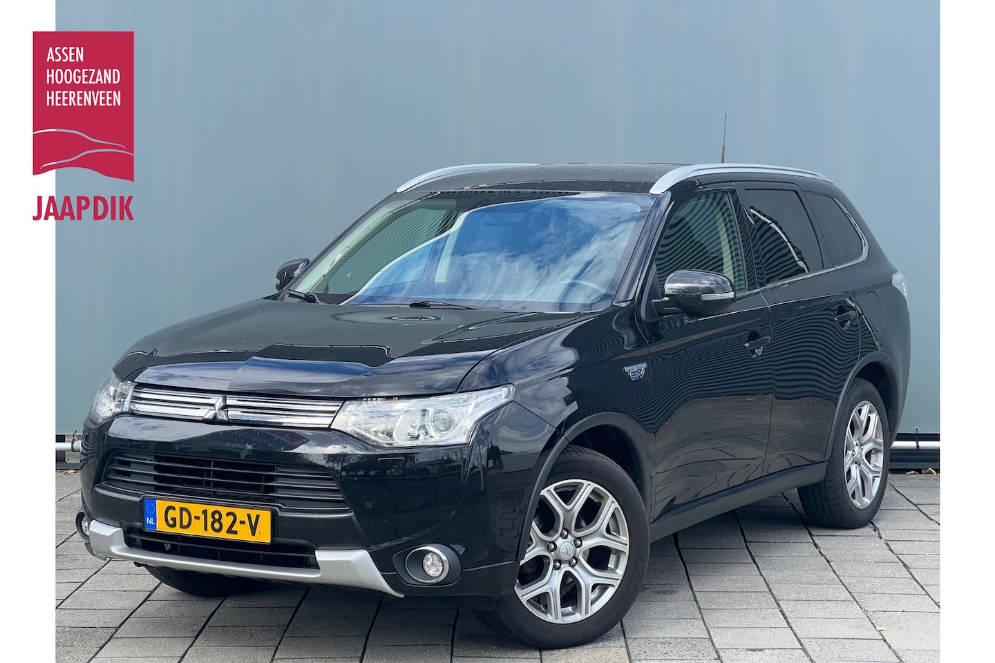 Mitsubishi Outlander - BWJ 2015 | 2.0 PHEV 203PK Executive Edition X-Line | TREKHAAK | CAMERA A | PDC | NAVI | CL - AutoWereld.nl