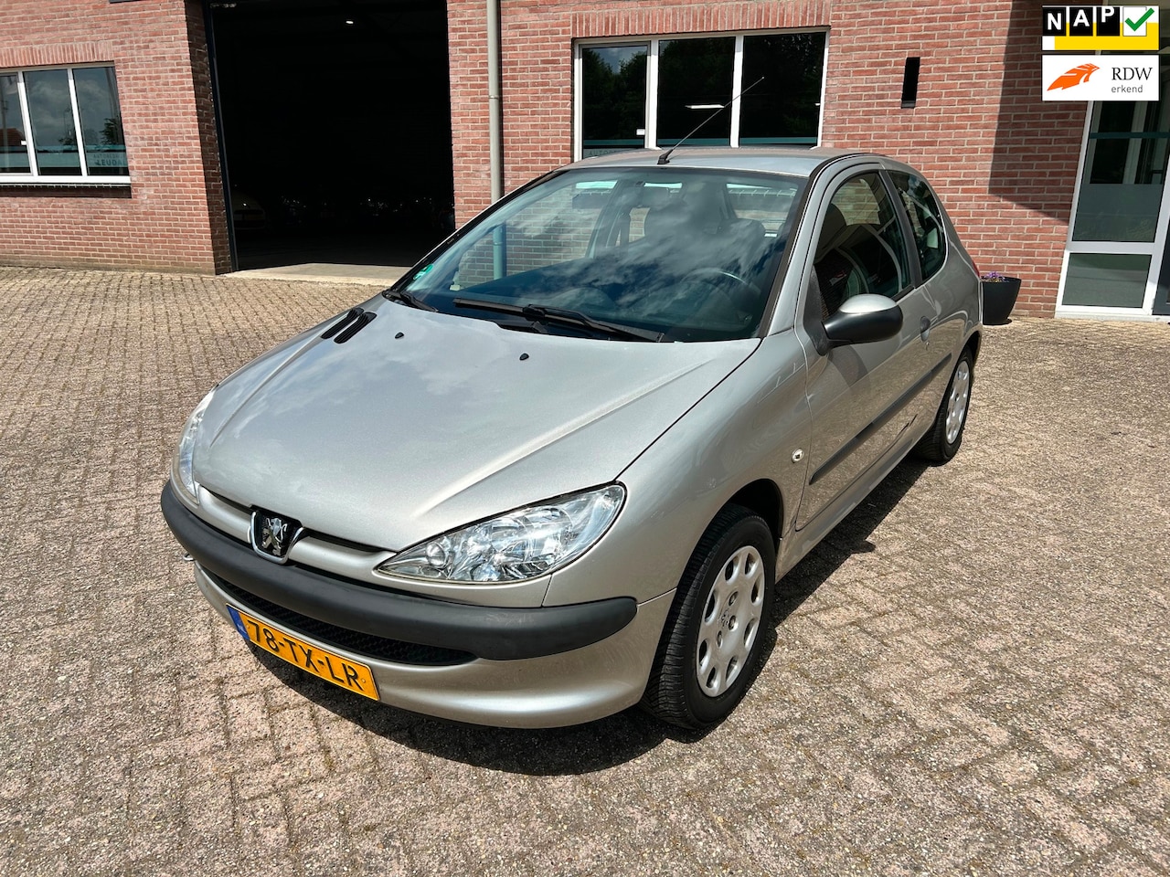 Peugeot 206 - 1.4 One-line // Nieuwe APK // Airco - AutoWereld.nl