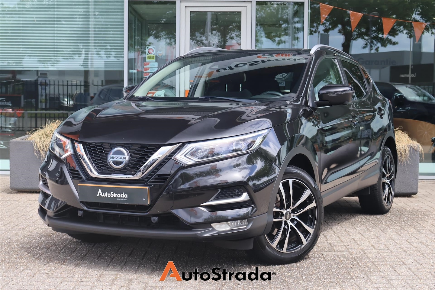 Nissan Qashqai - 1.3 DIG-T N-Connecta 160pk I Pano I 360Cam I Navi I Cruise I Climate - AutoWereld.nl