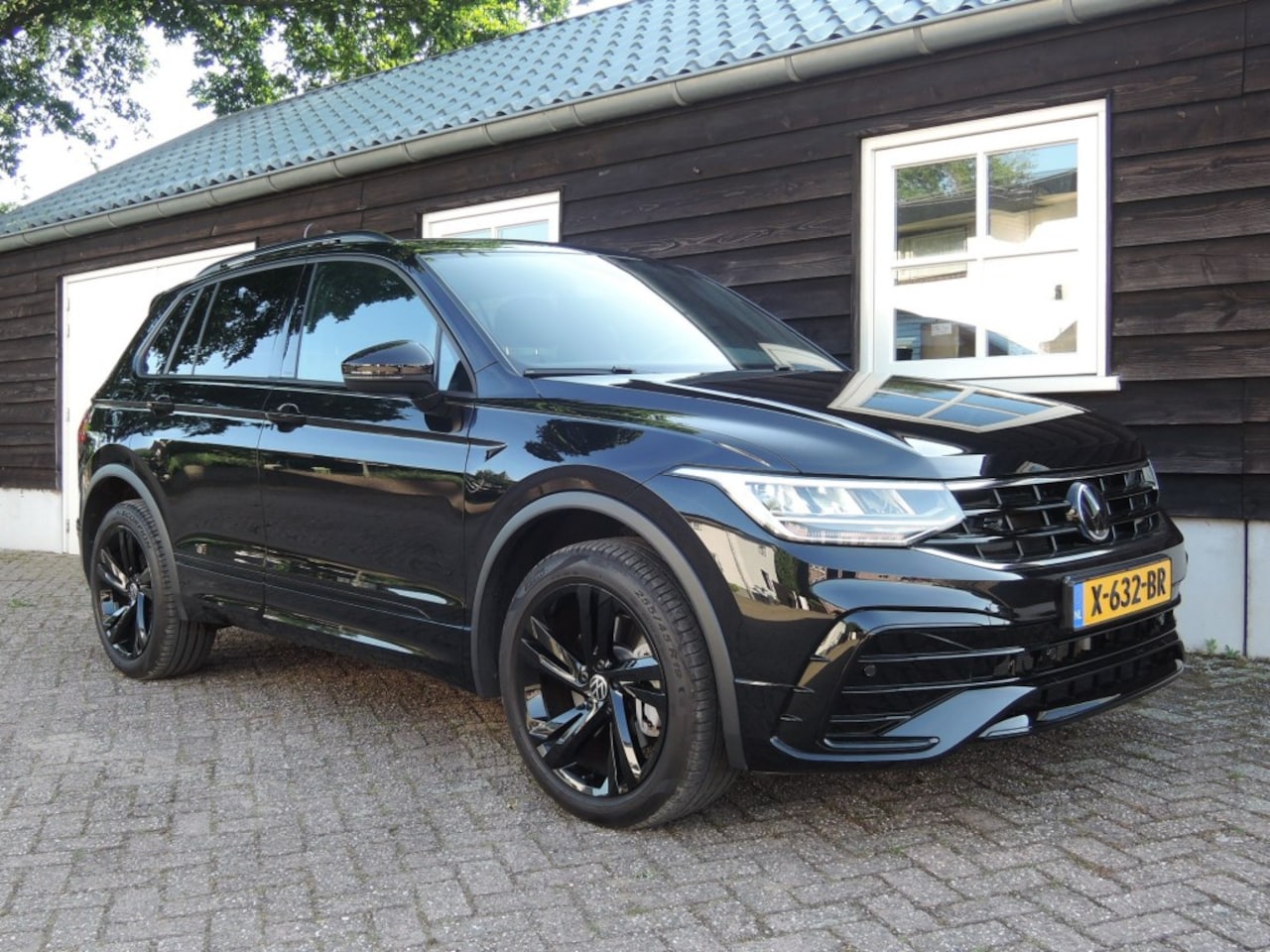 Volkswagen Tiguan - 1.4 TSI E-Hybrid  R-Line Trekhaak/Panorama dak - AutoWereld.nl