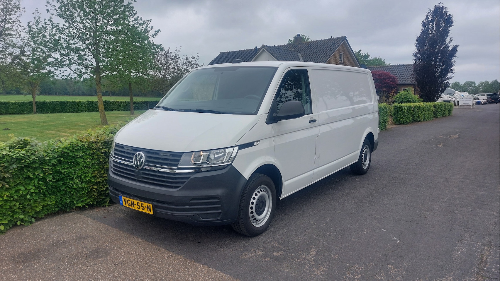 Volkswagen Transporter - 2.0 TDI L2H1 28 AIRCO /NAVI BJ 2020 - AutoWereld.nl