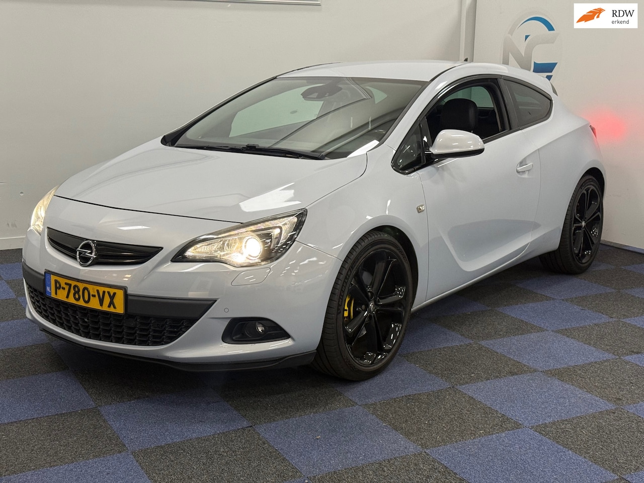 Opel Astra GTC - 1.6 Turbo Sport / NAVI-MULTIEMEDIA / MOOIE UITVOERING / NAP - AutoWereld.nl