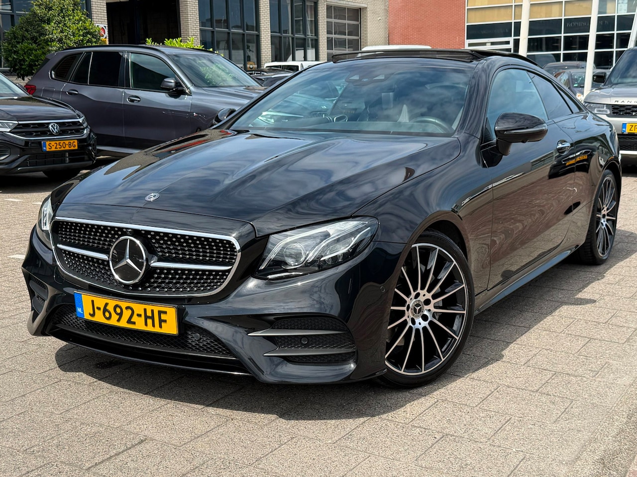 Mercedes-Benz E-klasse Coupé - 200 Premium Plus AMG-Pakket l PANO - AutoWereld.nl