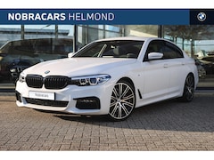 BMW 5-serie - 520i M Sport Automaat / Sportstoelen / Achteruitrijcamera / M Sportonderstel / LED / Head