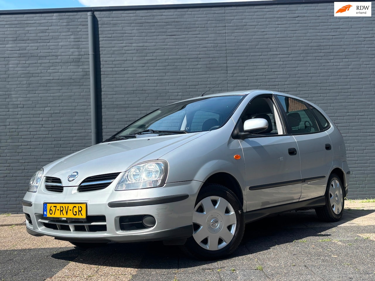 Nissan Almera Tino - 1.8 Visia | Airco | Trekhaak - AutoWereld.nl