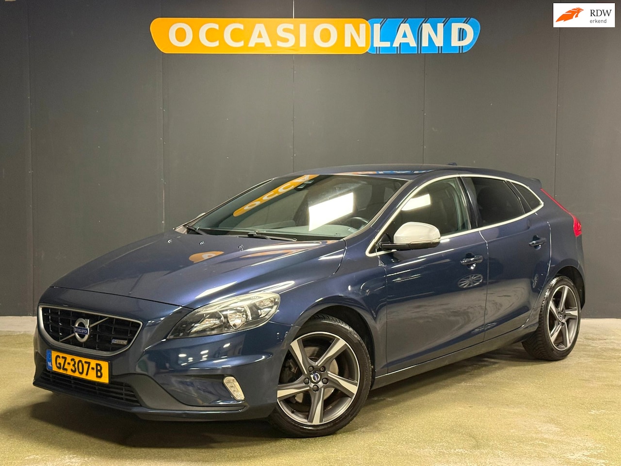 Volvo V40 - 1.6 T4 R-Design|TREKHAAK|CRUISE|BLUETOOTH|NAVI|17INCH| - AutoWereld.nl