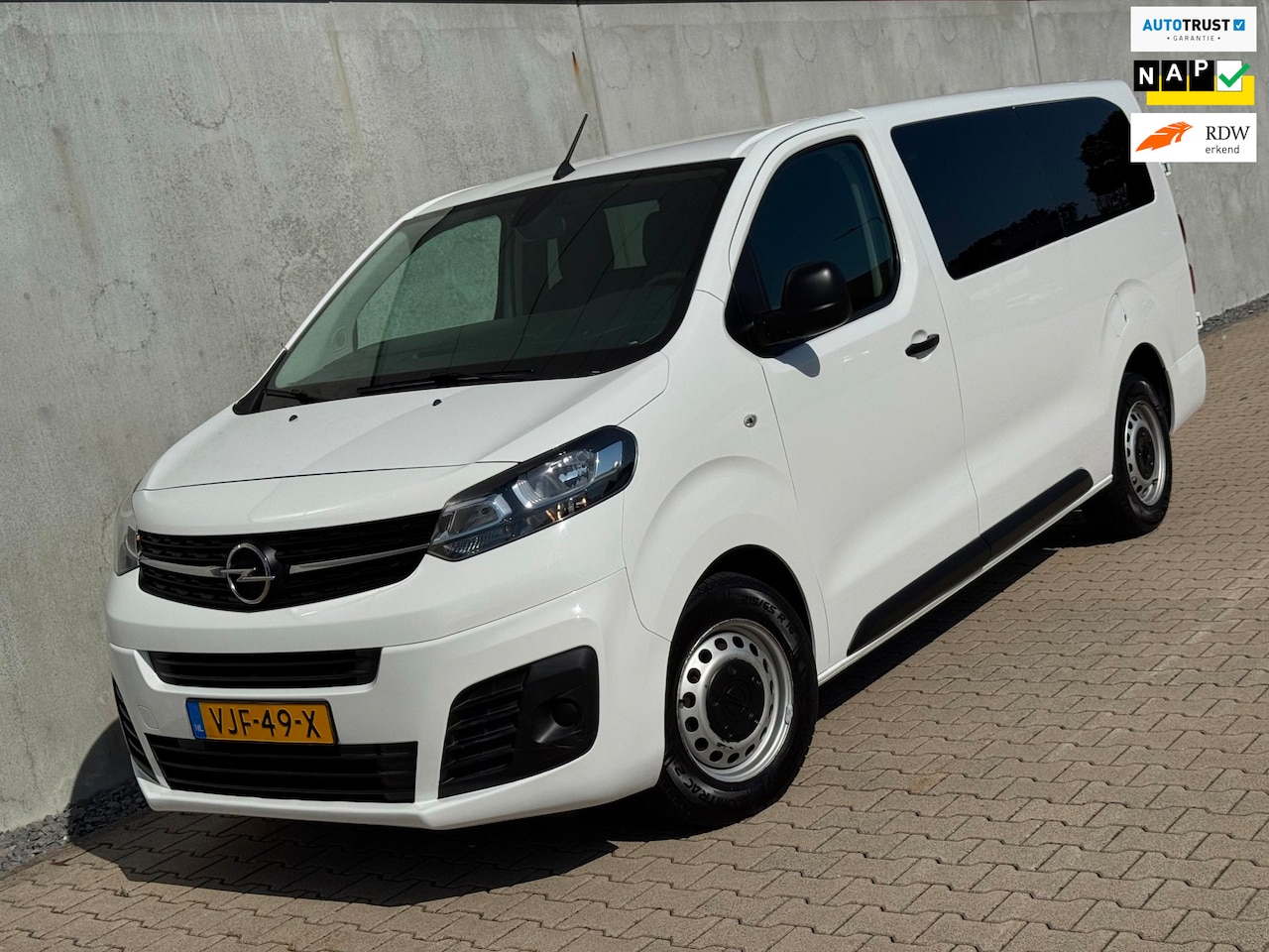 Opel Vivaro - 2.0 CDTI L3H1 DC 6pers Navi Carplay Camera Trekhaak - AutoWereld.nl