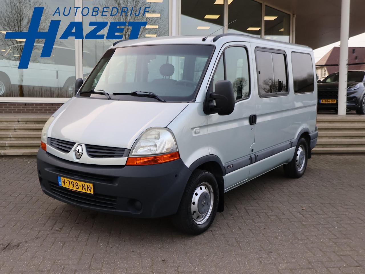 Renault Master - T28 2.5 dCi 100 PK AUTOMAAT *MARGE* + STANDKACHEL | TREKHAAK - AutoWereld.nl
