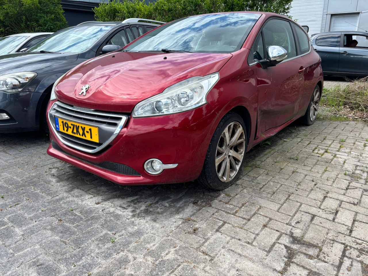 Peugeot 208 - BWJ 2013 1.6 THP 157 PK Allure schade rechts - AutoWereld.nl