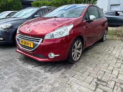 Peugeot 208 - BWJ 2013 1.6 THP 157 PK Allure schade rechts
