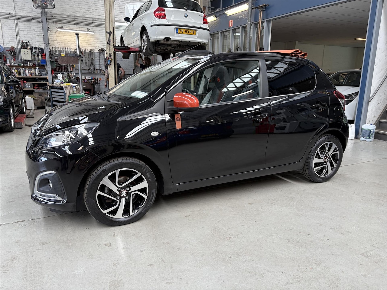 Peugeot 108 - 1.0 VTi 68pk 5D TOP! Collection | Roland Garros | Softtop | Apple carplay / Android auto | - AutoWereld.nl
