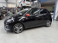 Peugeot 108 - 1.0 VTi 68pk 5D TOP Collection | Roland Garros | Softtop | Apple carplay / Android auto |
