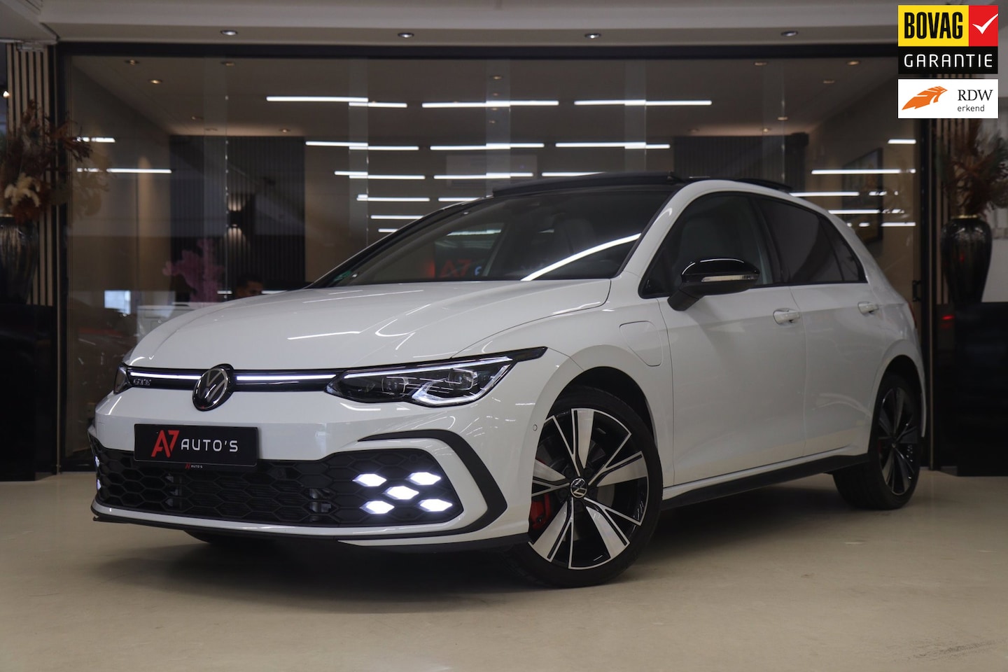 Volkswagen Golf - 1.4 eHybrid GTE /PANO/IQLIGHT/CAM/CARPLAY/ACC/LANE ASSIST/VOL - AutoWereld.nl