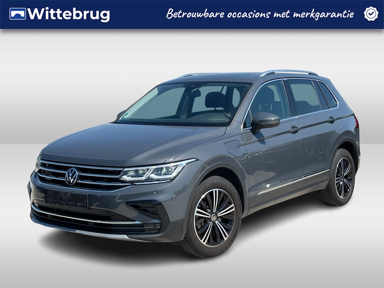 Volkswagen Tiguan - 1.4 TSI eHybrid 245pk Elegance DSG Automaat / Panorama schuifdak / Navigatie / LM 18 inch - AutoWereld.nl