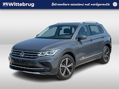 Volkswagen Tiguan - 1.4 TSI eHybrid 245pk Elegance DSG Automaat / Panorama schuifdak / Navigatie / LM 18 inch