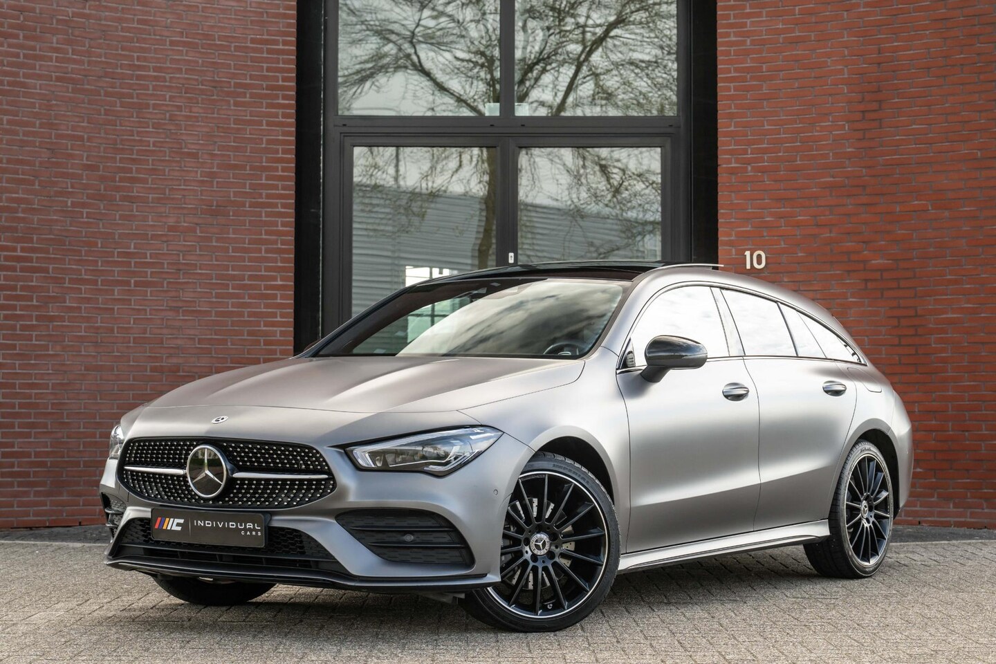 Mercedes-Benz CLA-klasse Shooting Brake - 250 e AMG ACC HuD Panorama Multibeam 94% SOH - AutoWereld.nl