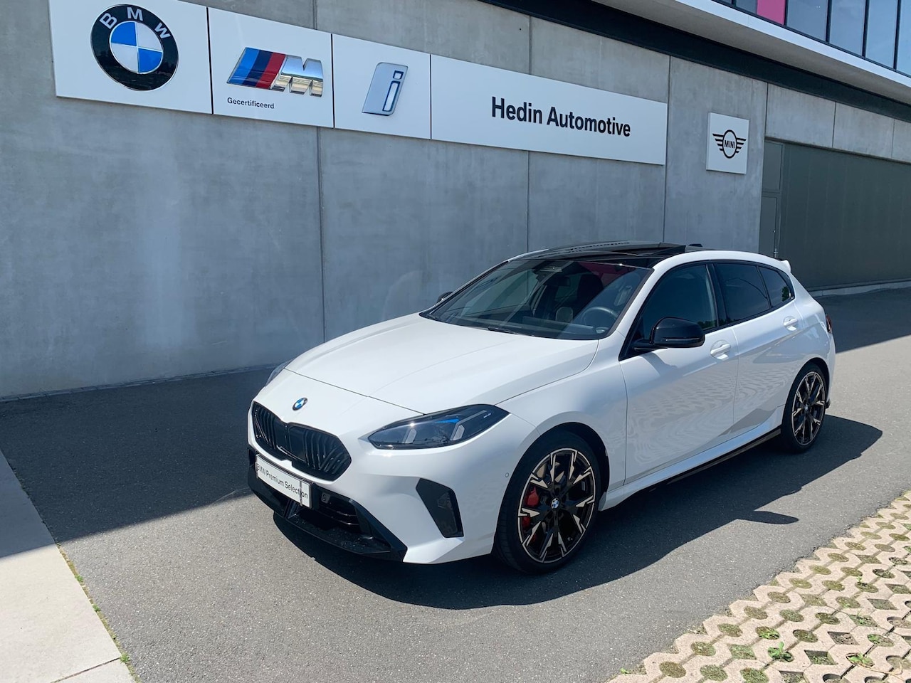 BMW 1-serie - 120 M Sport pakket Pro | Achteruitrijcamera | Glazen panoramadak | Harman-Kardon sound sys - AutoWereld.nl