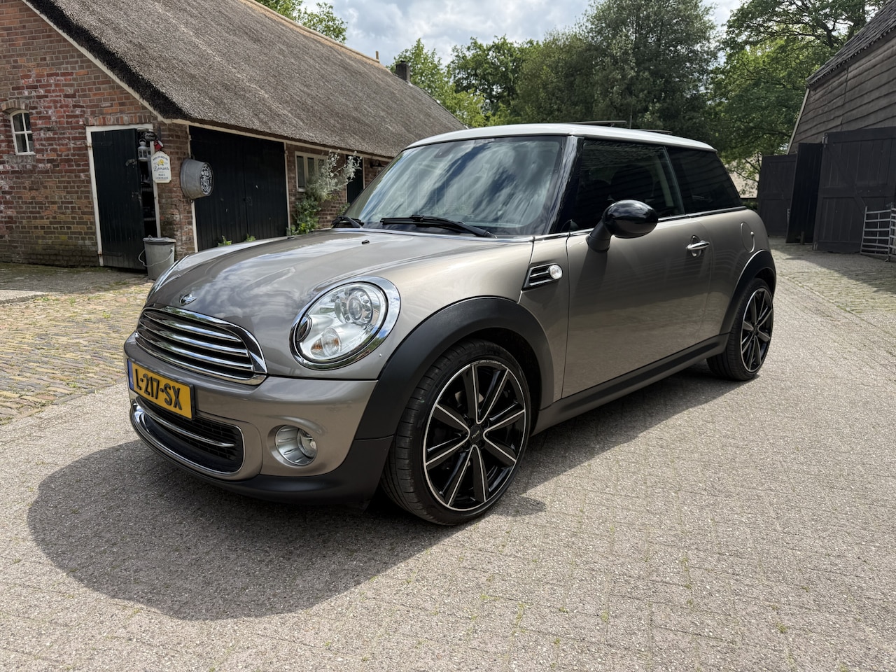 MINI 3-Deurs - 1.6 Cooper Chili !Panorama,xenon,18". Half leer. Zeer mooi !! - AutoWereld.nl