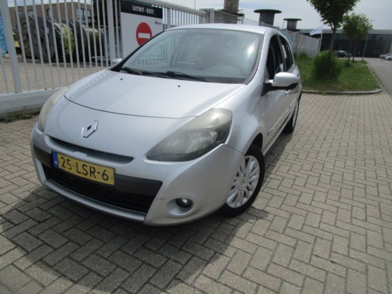 Renault Clio - 1.2-16V Authentique 1.2-16V Authentique - AutoWereld.nl