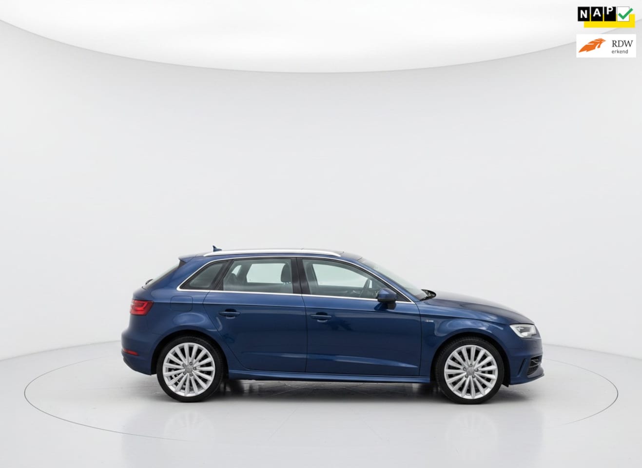 Audi A3 Sportback - 1.4 e-tron PHEV Ambition Pro Line plus PANO DAK - AutoWereld.nl