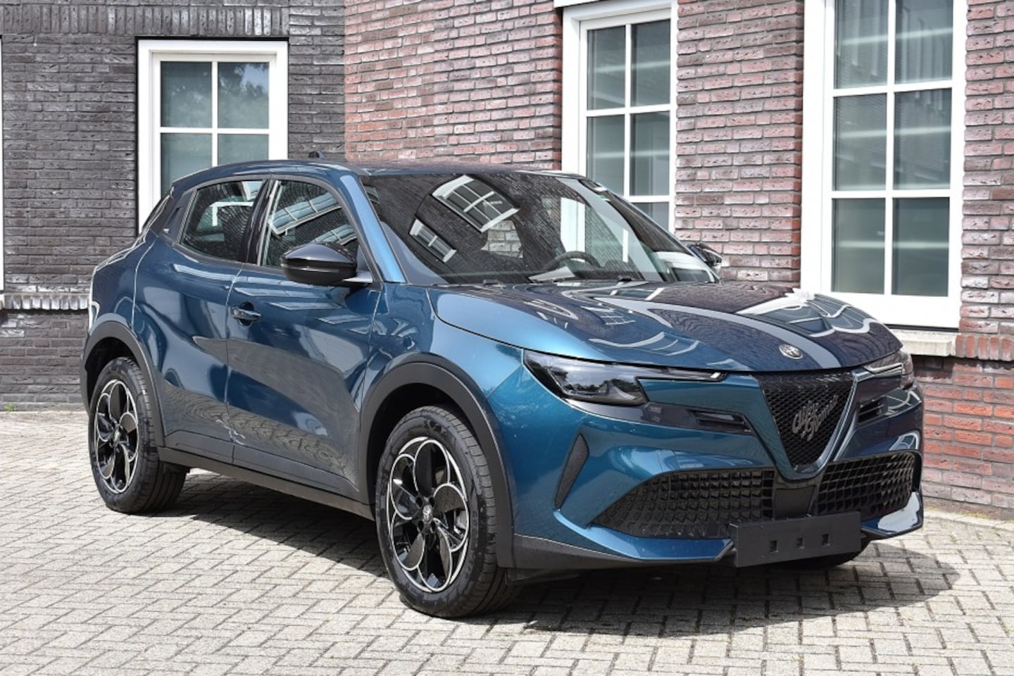 Alfa Romeo Junior - Elettrica 54kW 156pk Wij zijn op afspraak geopend! Graag bellen voor uw komst. - AutoWereld.nl