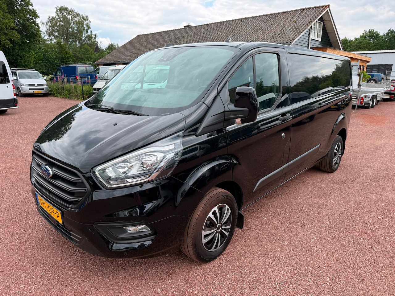 Ford Transit Custom - 300 2.0 TDCI L2H1 2800Kg Trekgewicht - AutoWereld.nl