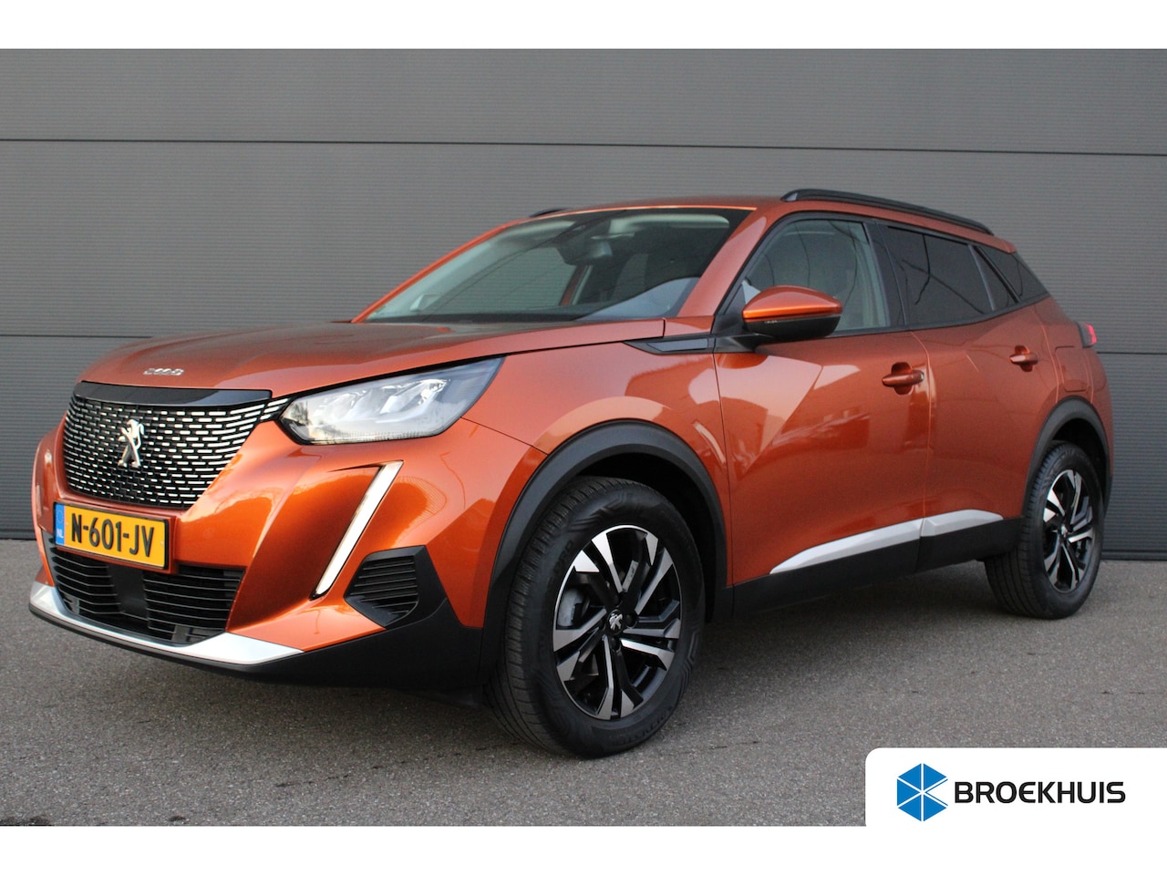 Peugeot 2008 - 1.2 PureTech Allure | Automaat | Navi by app | Apple carplay | Camera | All season | 65.00 - AutoWereld.nl