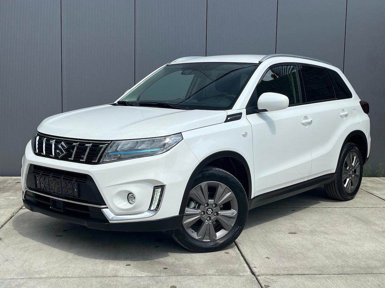 Suzuki Vitara - 1.5 Hybrid Select Automaat | Adaptive Cruise | Camera | Climate Control | Keyless | Stoelv - AutoWereld.nl