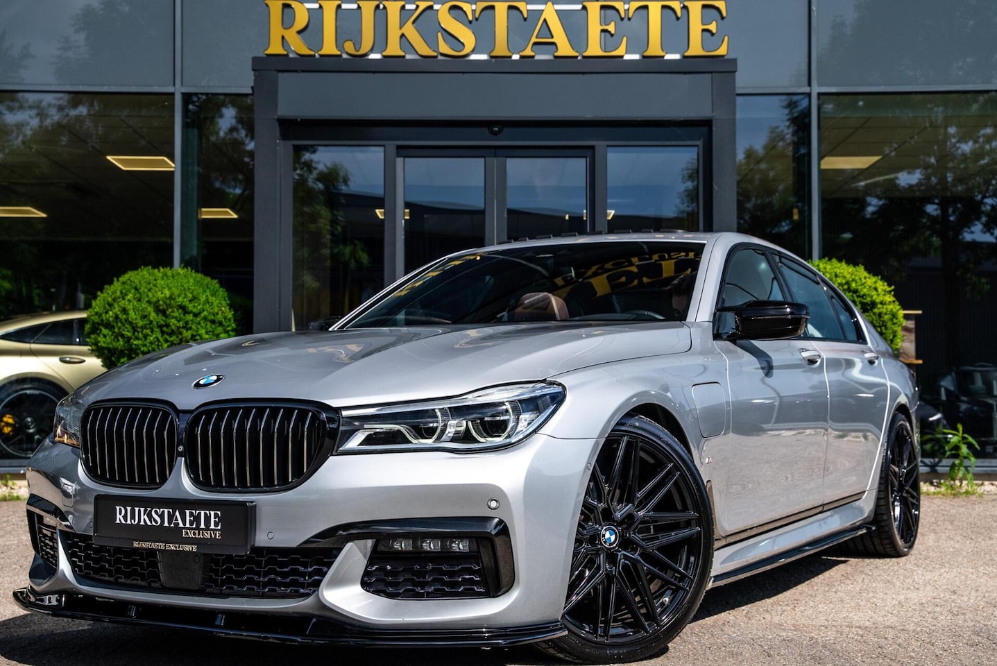 BMW 7-serie - 740e iPerformance High Executive|PANO|H&K|360|21 - AutoWereld.nl