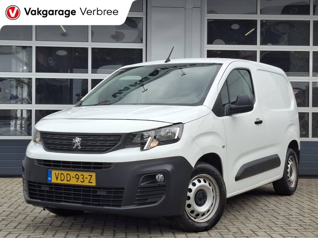 Peugeot Partner - 1.5 BlueHDI Premium | Navigatie | Cruise Control | Airco | PDC Achter | Zijruit Rechts in - AutoWereld.nl